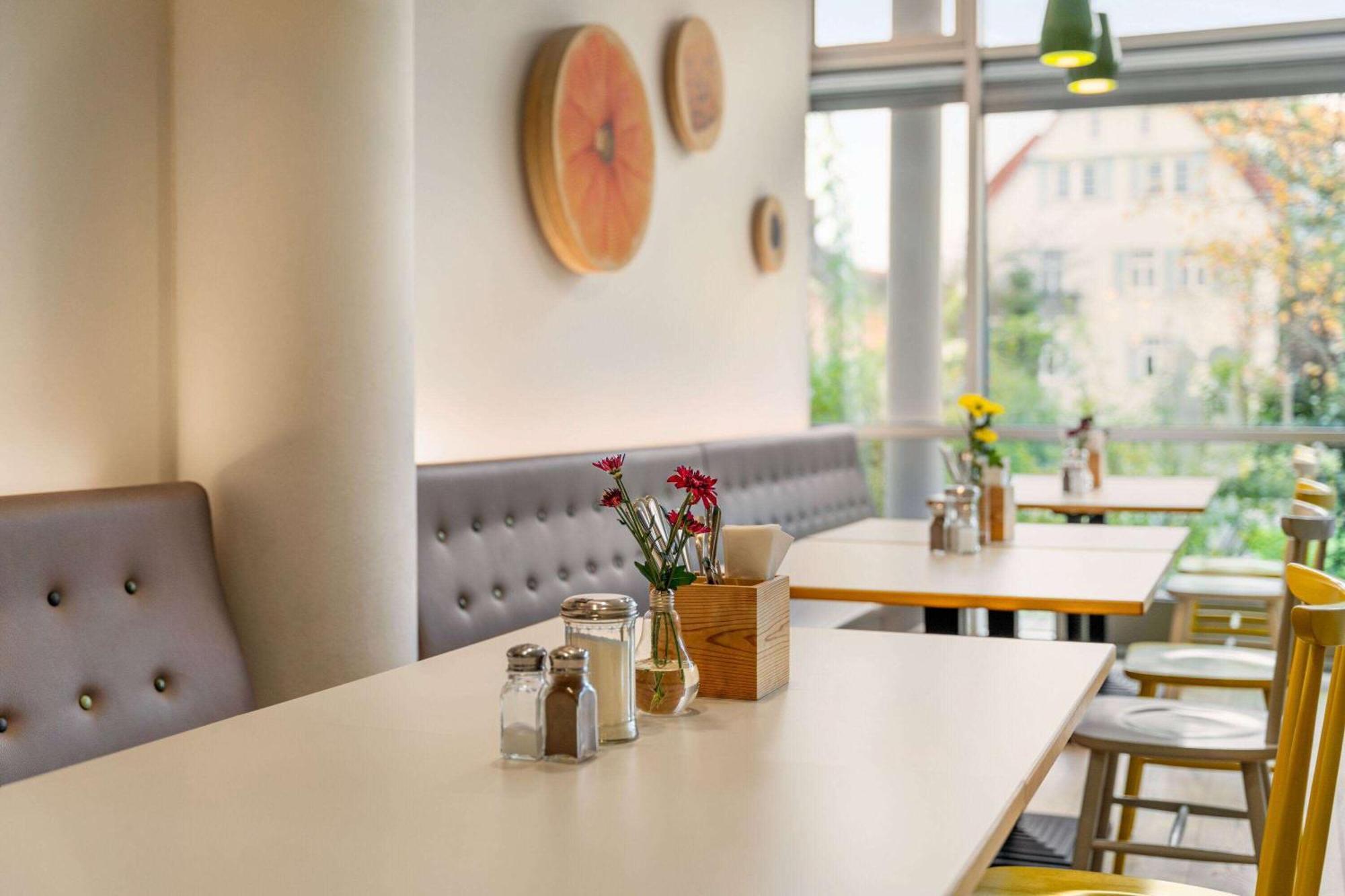 Vienna House Easy By Wyndham Guenzburg Otel Dış mekan fotoğraf