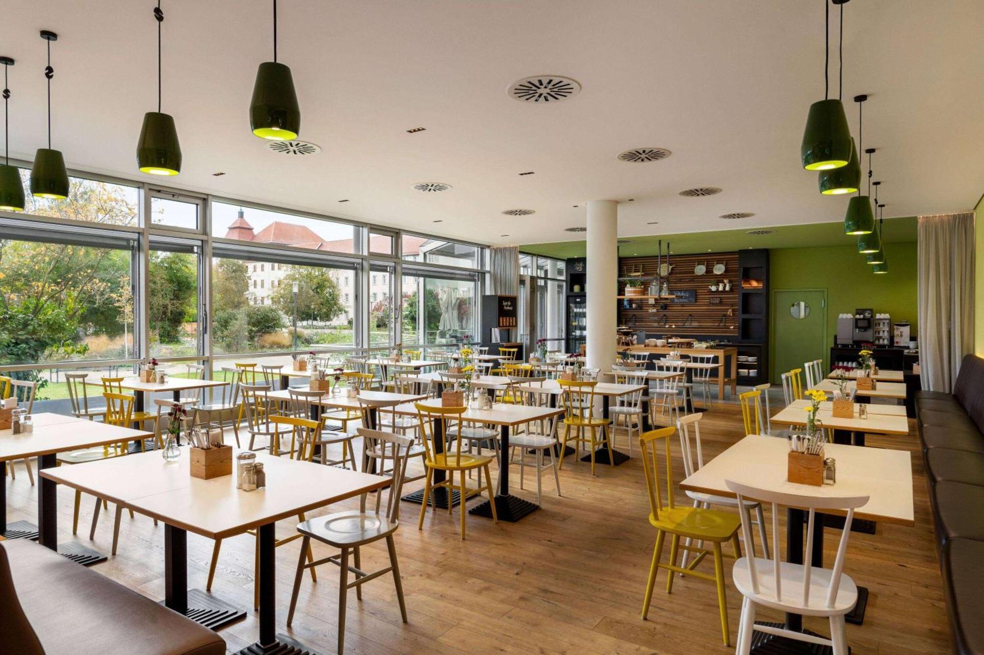 Vienna House Easy By Wyndham Guenzburg Otel Dış mekan fotoğraf