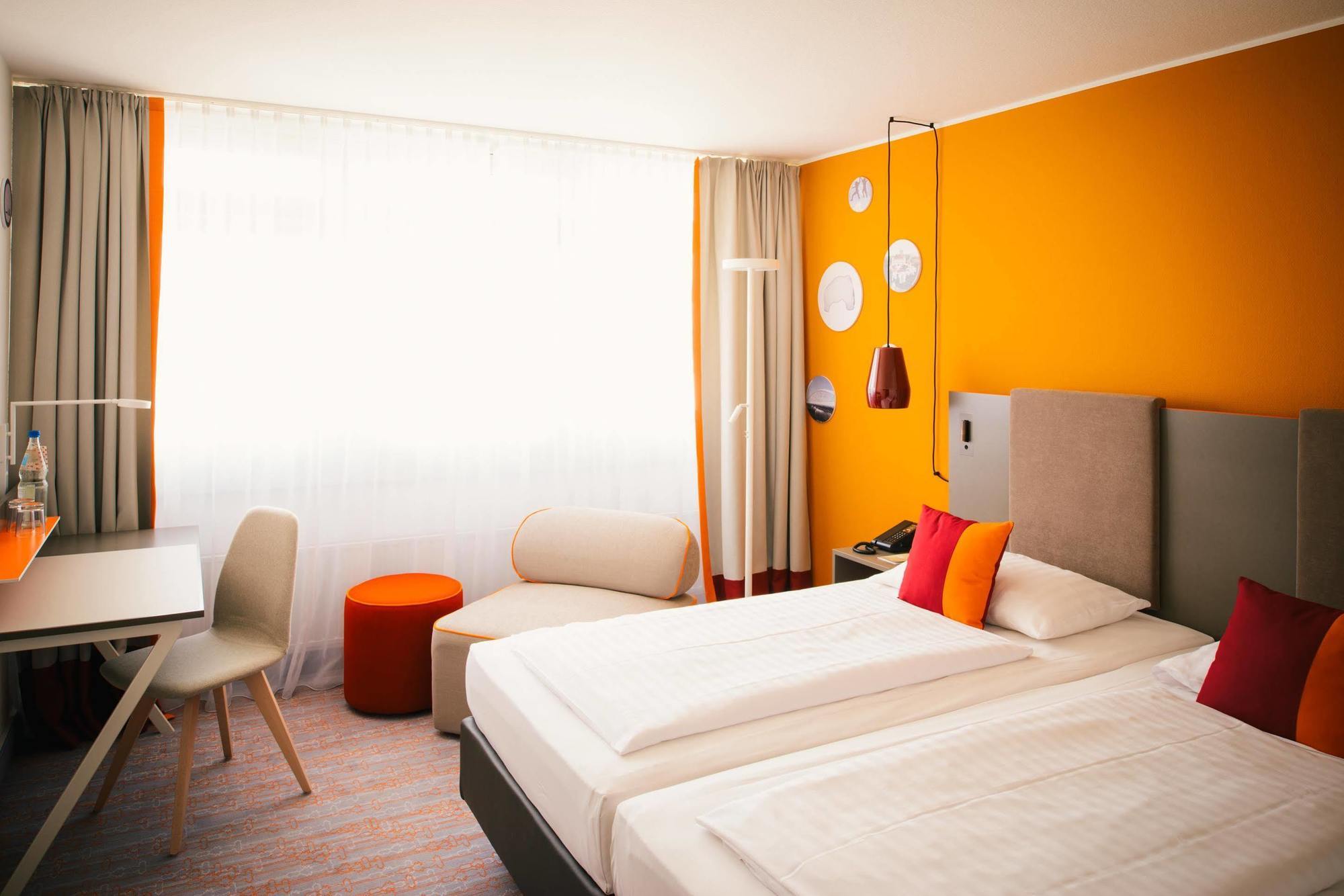 Vienna House Easy By Wyndham Guenzburg Otel Dış mekan fotoğraf